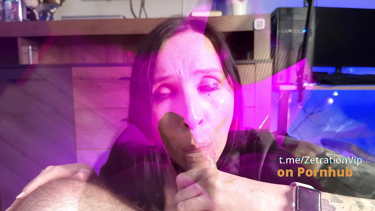 Webcam model sucked the landlord so as not to end up on the street