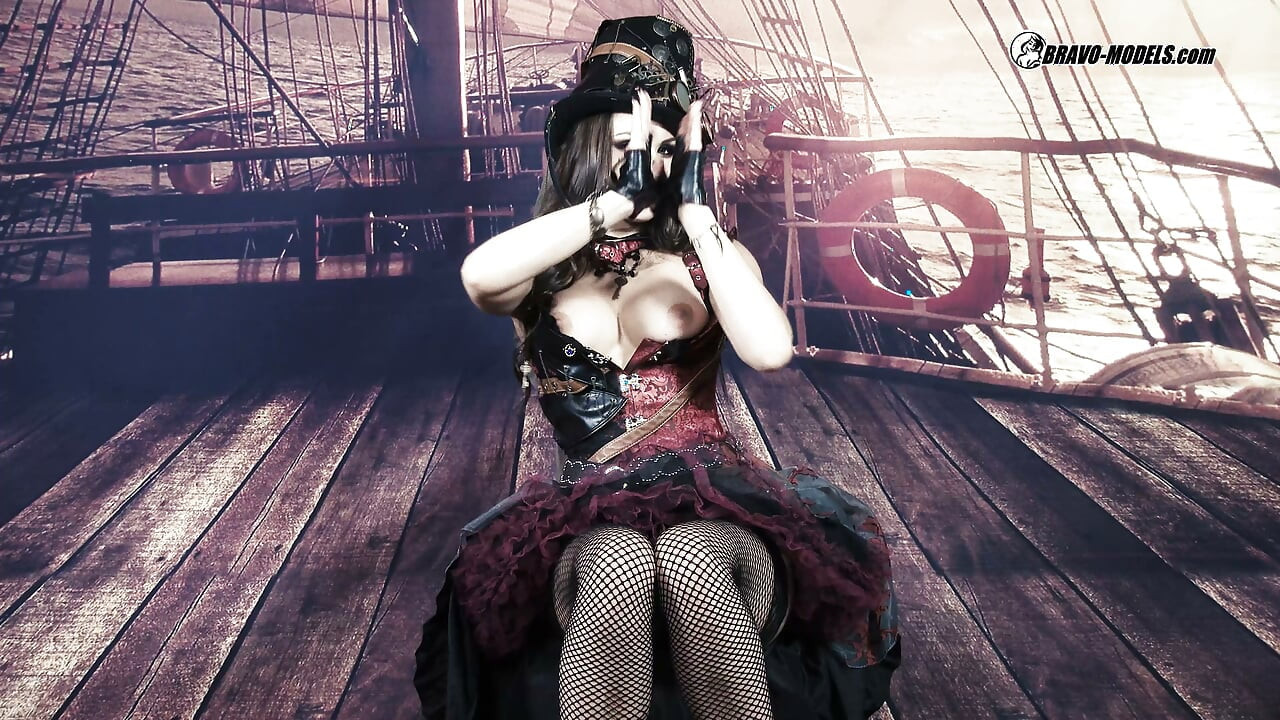 400 Barbara Bieber as Pirate Girl in Ship Cosplay Steampunk Costume