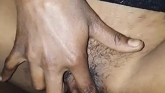 Hausfrau desi bhabhi leckt muschi