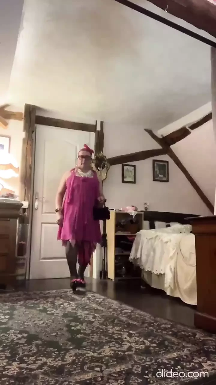 Vestito con un abito da sera per una notte fuori
