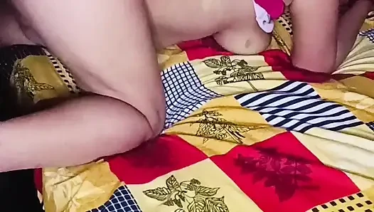 Girlfriend ki aaj bar bar chodne me maja aa raha hai uske hi ghar me