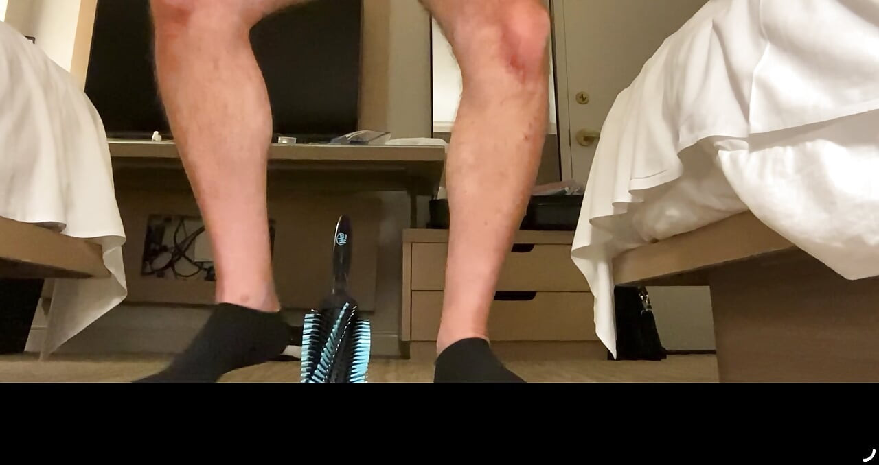 Riding dildo brush, cum oozing