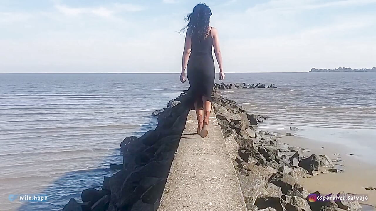 Conocí una chica en la costa y me llevó a su hotel para que la coja duro y se trago toda la leche