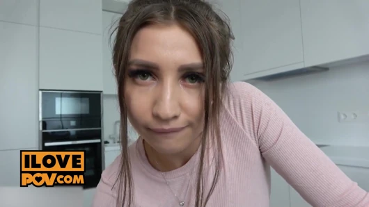 Döl guzzling yarak fahişesi kriss kiss bakış açısıyla seni memnun etmeye hevesli