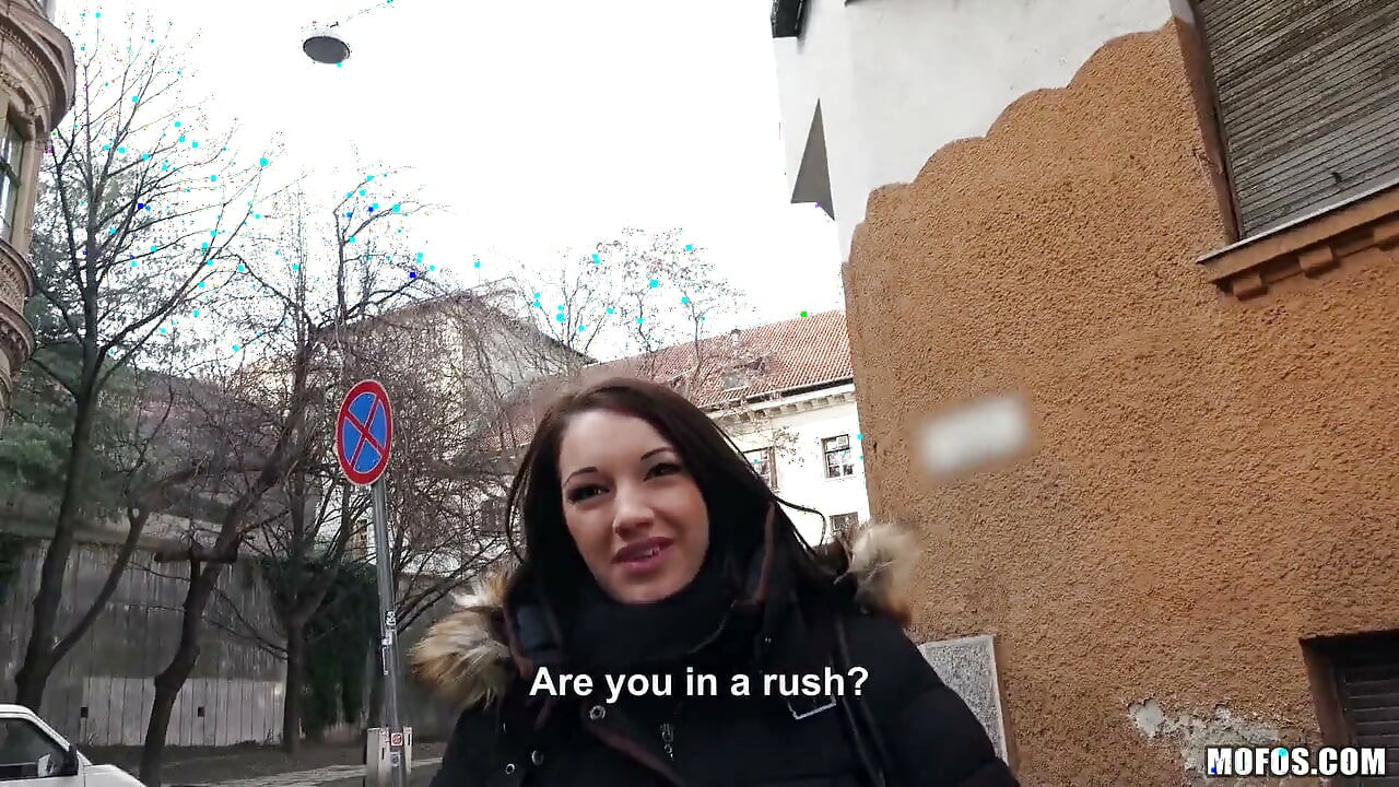 Mofos - hete brunette Felicia Kiss toont haar tieten en kont, Matt krijgt haar kutje poesje gekut