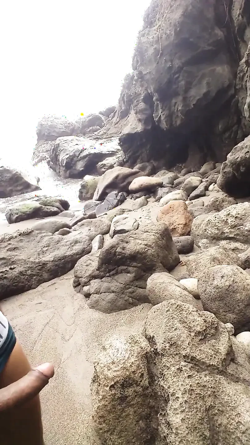 I Went to a Paradisiacal Beach and I Got Very Horny