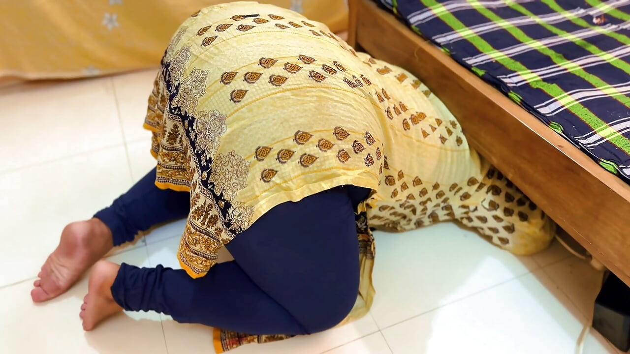 Arab Hot Maid Stuck: Please Hurry up & Fuck My Big Ass Then Get Me Out of Under Bed