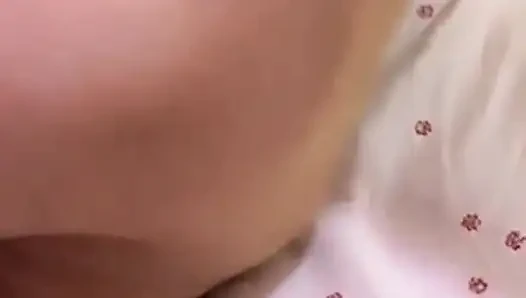 Seksi orta yaşlı seksi ev hanımı üvey oğluyla sikişiyor epik fışkırtarak titreyerek orgazm oluyor
