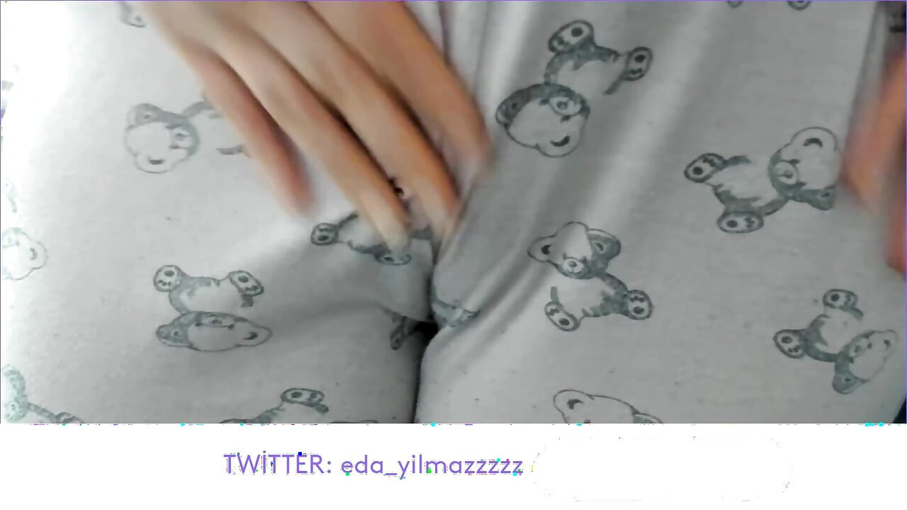 CAMELTOE- MASTURBATE WITH PAJAMA- RUBBING PUSSY WITH PAJAMA