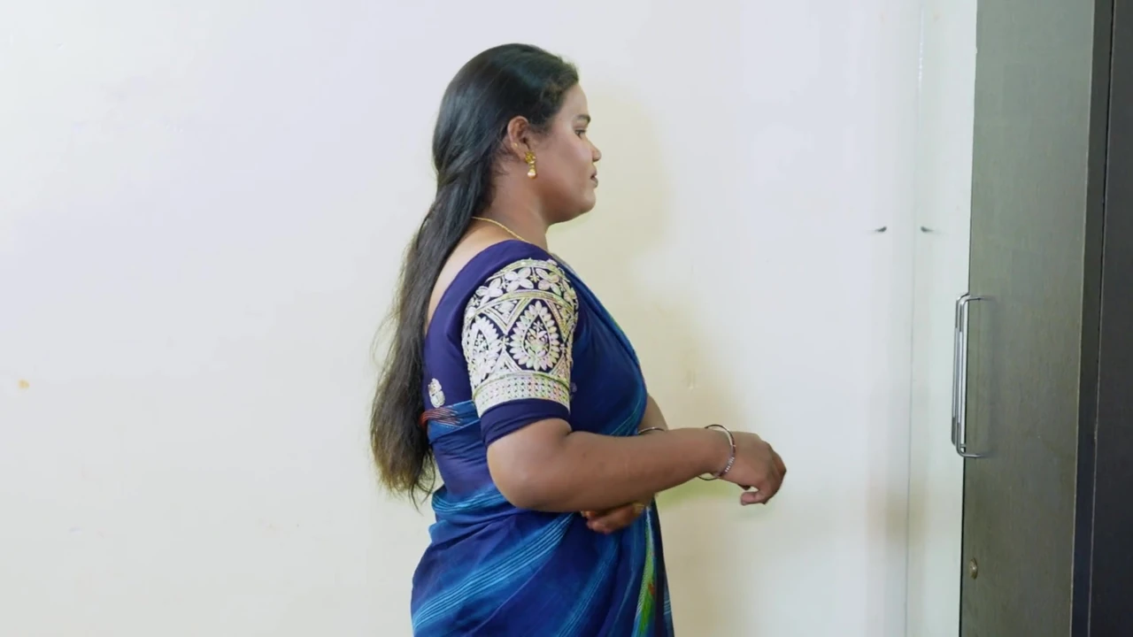 Indische Desi Tamil melkachtige borsten Bhabhi en sexy jongen zeer goede sexy Chudai