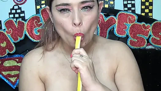 Aku sampai tenggorokanku dientot habis-habisan sama ular karet super panjang!!