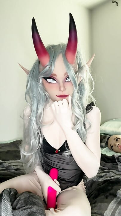 Oni Femask masturbace a sperma