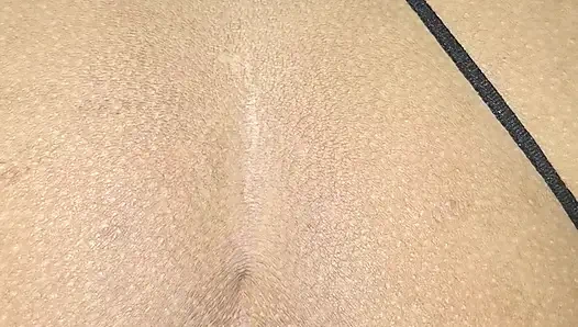 Yeni komşum evde bazı şeyleri taşımama yardım ediyor