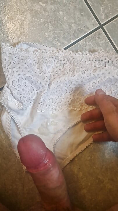 Masturbando a calcinha da sogra