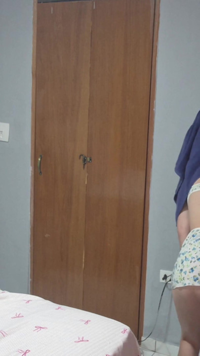 Stepmom had to share a bed due to house renovation! | Clip 1