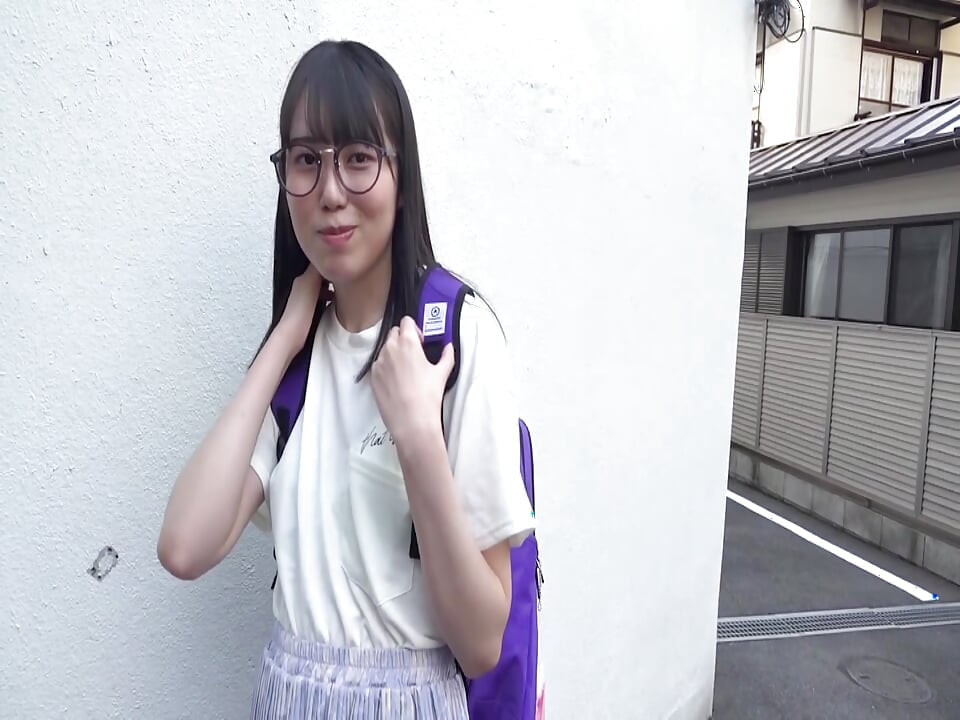 A161G08 Would you like to pick up a plain, introverted glasses-wearing girl and film her with an AV actor? Even the quiet maiden is passionate about sex, and she has insatiable sex!