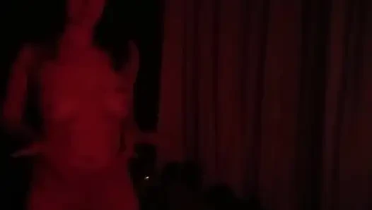 Aku lagi muasin diriku sendiri sambil mikirin kamu