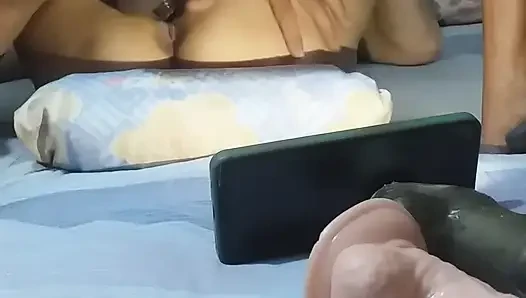 Aku menikmati memakan memeknya yang basah