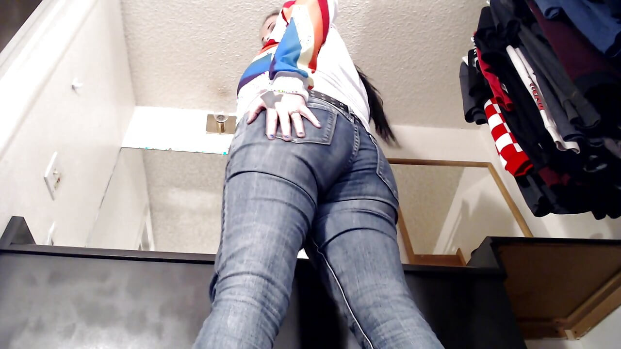 Hot Milf farting in your face