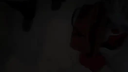 Jen bekommt von john in der küche eine überraschung auf ihren arsch pissen