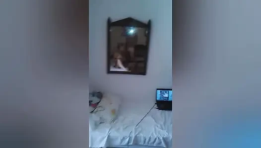 Selena'nın kamerada poz veren çıplak dansı