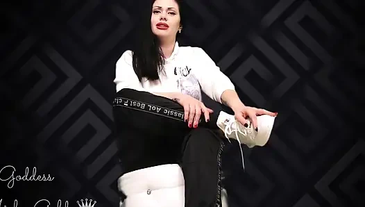 Sana sikini kimin kontrol edeni göstereyim! Şimdi mastürbasyon yapmaya başla!