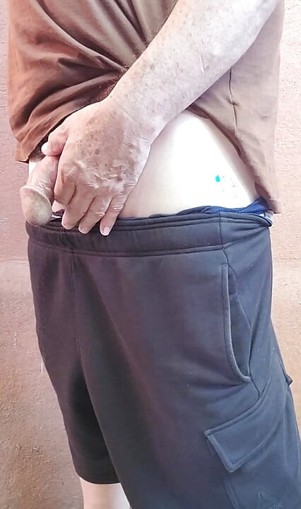 आंगन में।