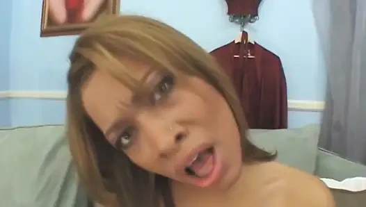 Ahegao si cewek nakal dengan toket besar lagi asik fingering lubang pantatnya sampai lubangnya menganga lebar