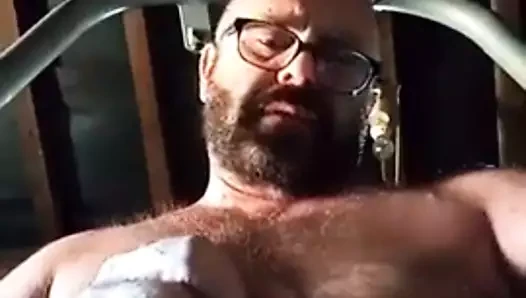 Muhteşem kaslı ayı mastürbasyonu