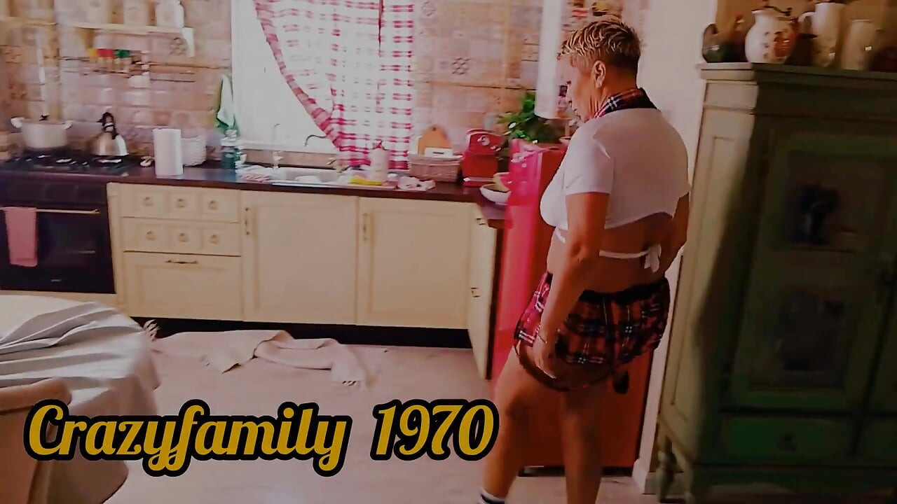 Üvey anne zemini temizledi