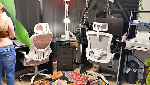 Buttcrack Mengekspos Dusting Home Office