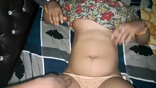 Indian desi bhabhi missionary fuck get cumshot