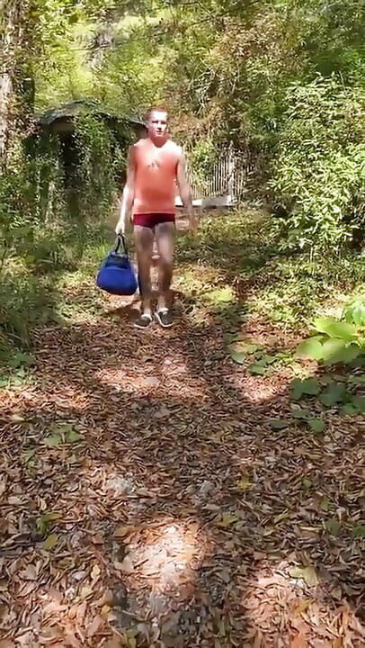 Släpptes i skogen och blev kåt