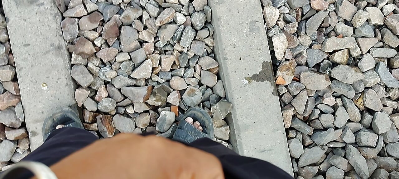 Railway station se rail gujarti Hui aate hue aur sex karte hue dekh liya