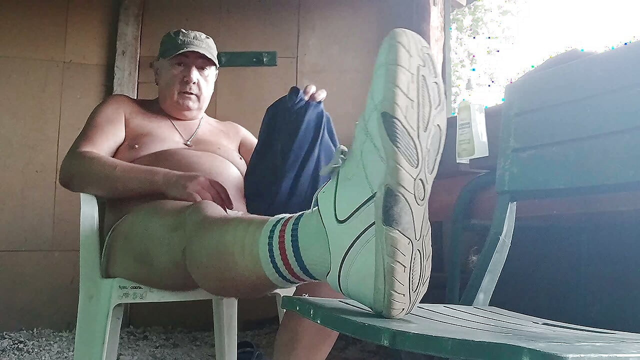 Good fat pork exhibited at the hut, delight of piss and exquisite stench of my big stinky skeas, skets and cho7 that stink!