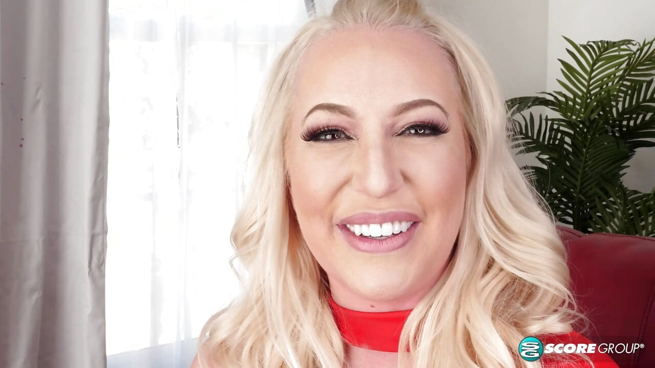Stassi Rossi: Squirting Sex Bomb