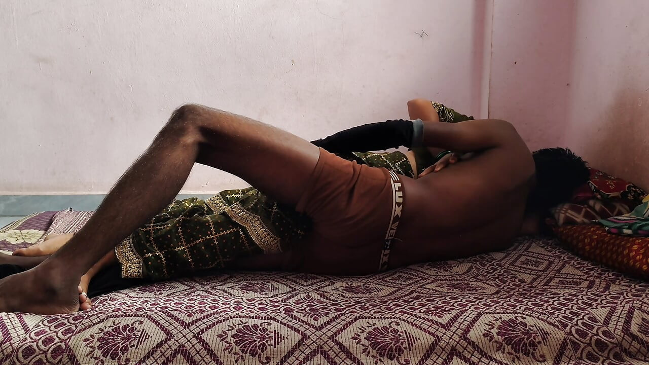 Pyasi Bhabi Devar ke lund par tut padi hindi sex