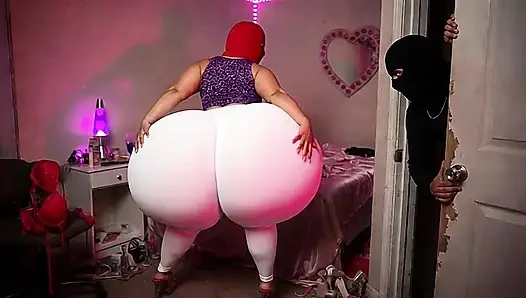 Big Ass Stepmom Twerking in Tight Leggings in Bedroom