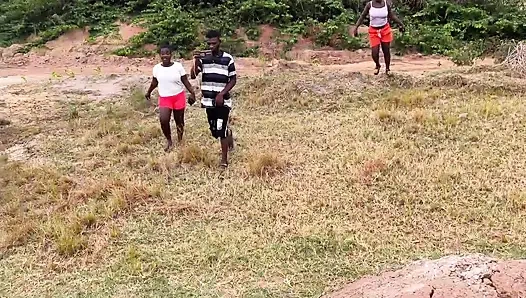 19 YAŞıNDAKI GENÇ NIJERYALı KıZ VE ERKEKLER SIKIŞIYOR