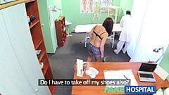 Fakehospital napalona nastolatka zostaje wytryskana przez lekarza