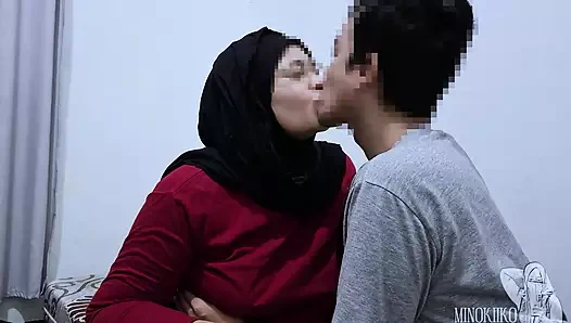 Mein hijab gibt mir einen blowjob und leckt mein sperma, wenn ich zurück im dorf bin