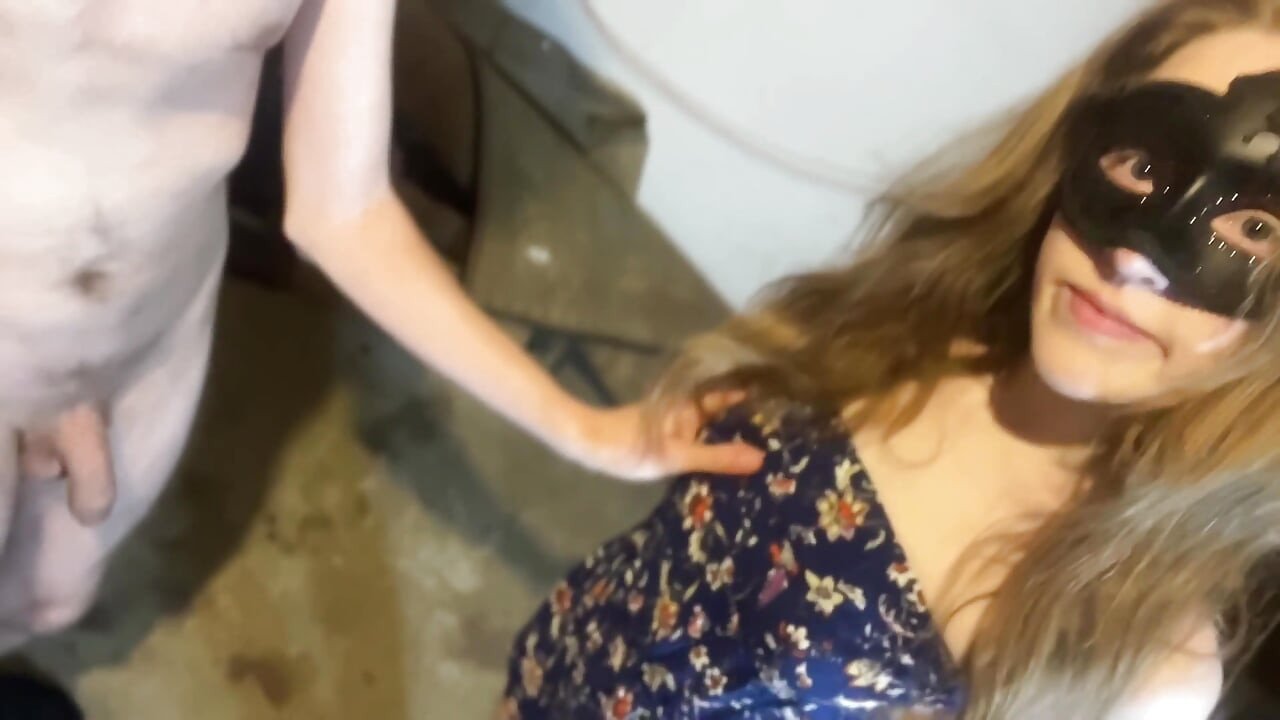 義理の兄がガレージで処女の義理の妹とセックスした