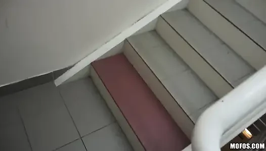 Halka açık pikaplar - Denisa Heaven inci kolyeyle yetiniyor