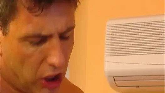 Cewek semok dengan toket besar ini dientot habis-habisan sampai dalam banget