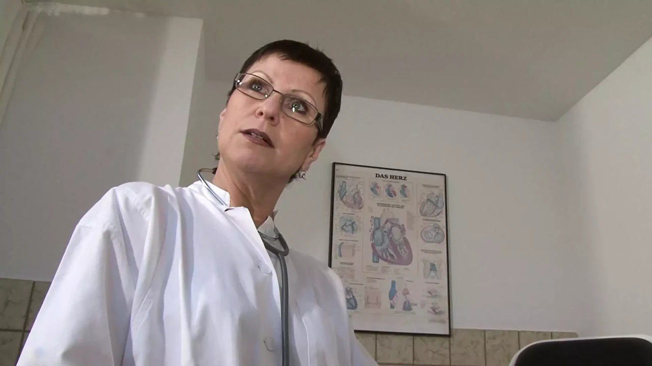 Gyno doctor satisfies herself horny on the gynecologist chair and has a violent orgasm