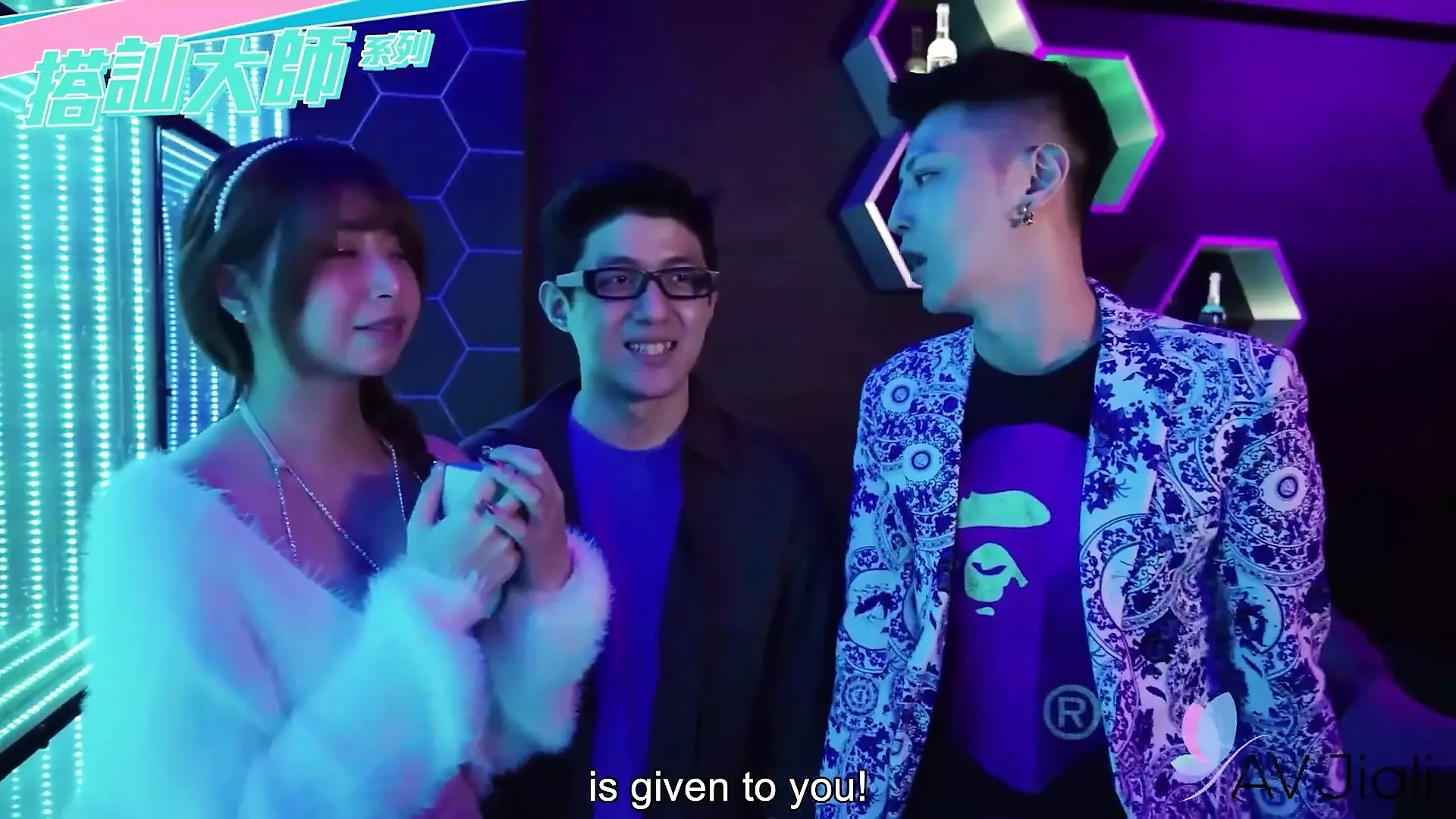 Nerd cara vence pick-up game show e fode fofa morena Ranako