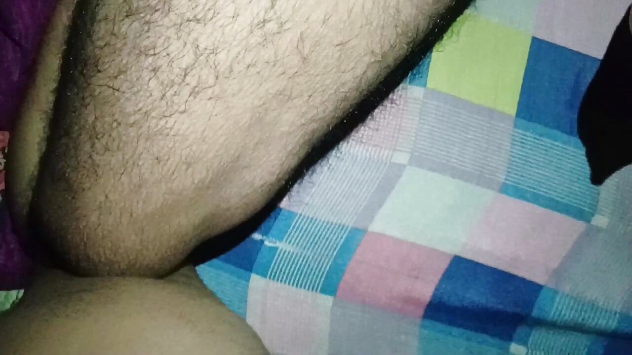 Desbloqueando nuevos límites: Intensa sesión anal de Mohini y Bhishnu.