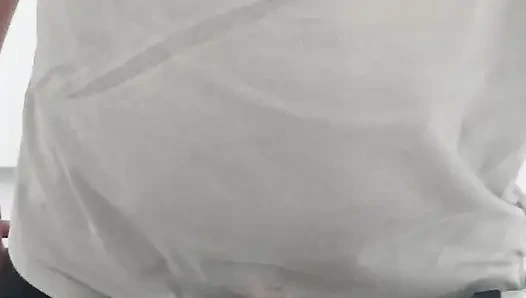 Я пошла делать доставку, и она заплатила сексом.