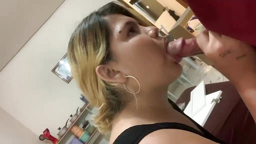 Wife giving blowjob to buddy fitter
