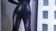Femme spiderman cosplay hommage, silhouette très sexy et collants